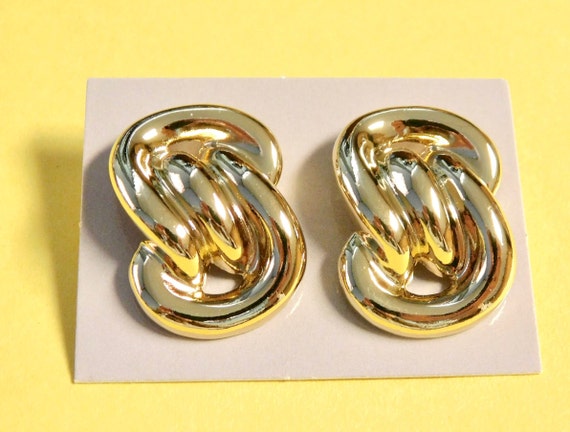Vintage Avon GOLDEN SCULPTURE Pierced Earrings, 1… - image 2