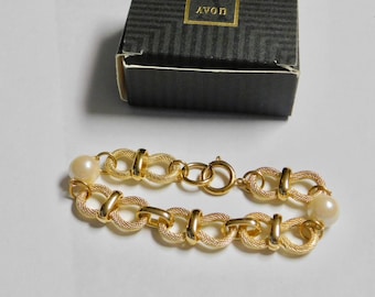 Vintage Avon CLASSIC STYLE Bracelet, 1993 -- New in Box, Goldtone, Faux Pearls. Size Large