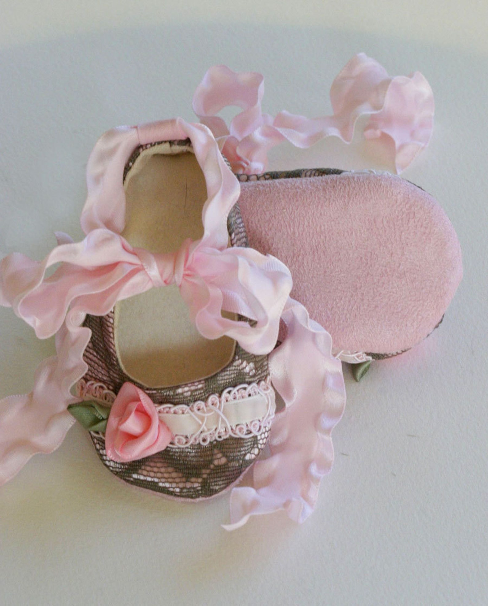 lace baby bootie, pink baby crib shoe, shower gift toddler ballet flat, baby ballet slipper, flower girl shoe, handmade baby sho