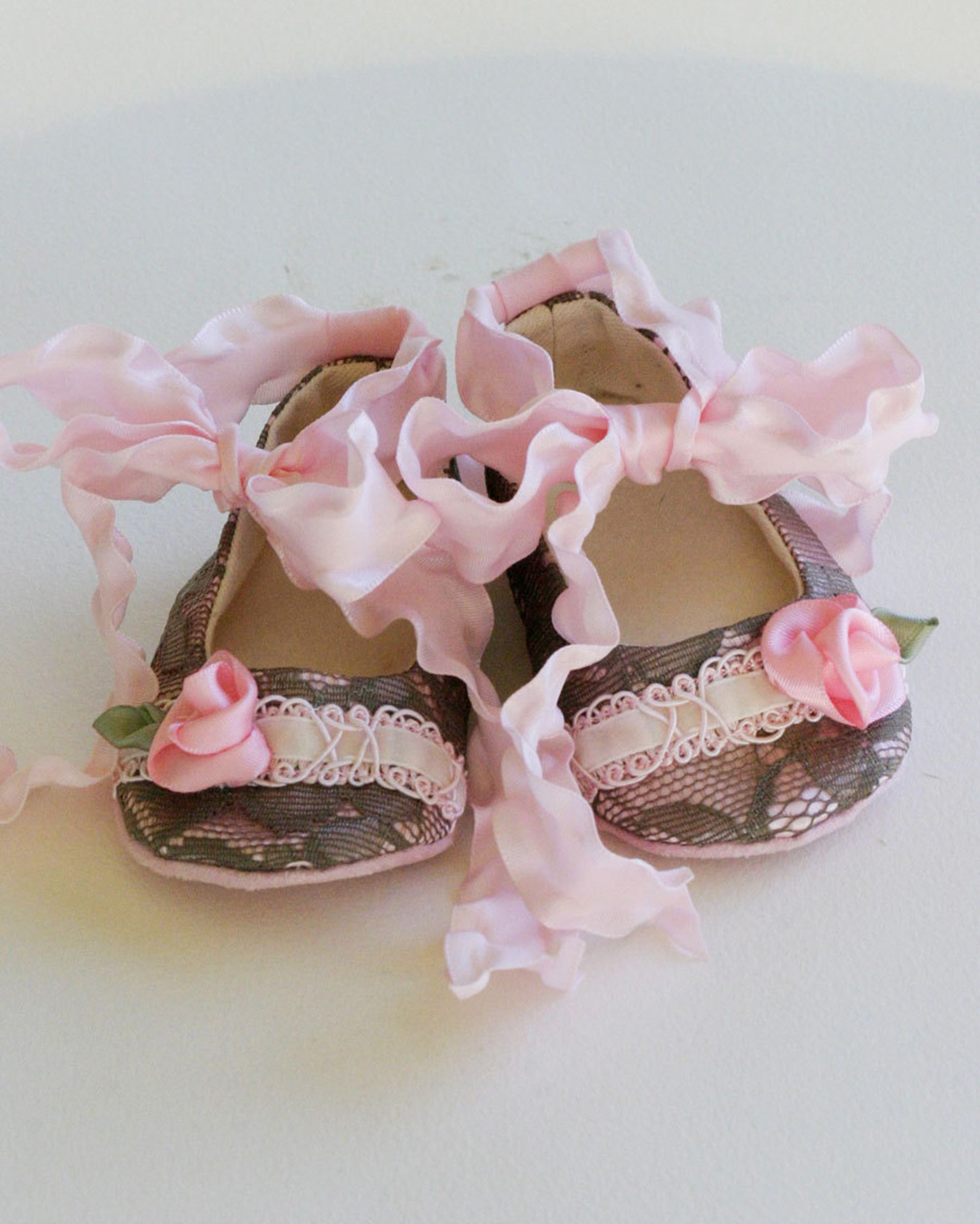 lace baby bootie, pink baby crib shoe, shower gift toddler ballet flat, baby ballet slipper, flower girl shoe, handmade baby sho
