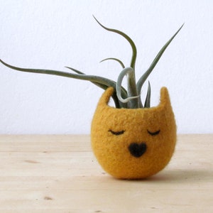 Unique cat indoor planter, Small succulent vase, Mustard Yellow kitty, Funny succulent pot, coworker gift Christmas gift for her zdjęcie 2