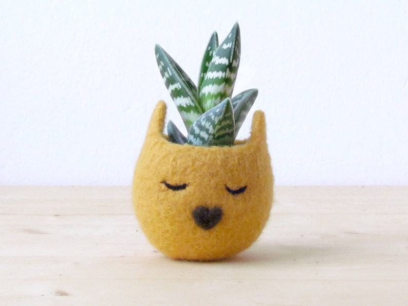 Unique cat indoor planter, Small succulent vase, Mustard Yellow kitty, Funny succulent pot, coworker gift Christmas gift for her zdjęcie 1