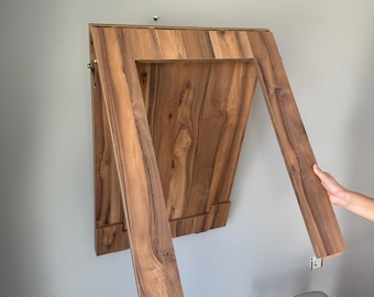 Inramat väggfällbart bord, platsbesparande Murphy-skrivbord, svarta tavlor