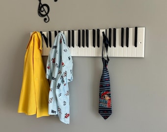 Perchero de pared con forma de teclas de piano - 21 ganchos, perchero de madera - Soporte decorativo para sombreros y chaquetas con temática musical para la entrada - Regalo para amantes de la música,