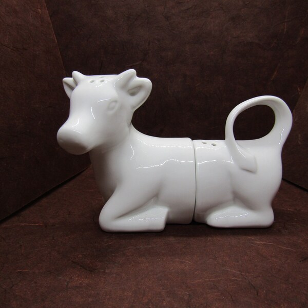 Vintage white cow salt and pepper shakers FREE SHIPPING