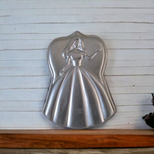 Vintage Wilton Mattel Barbie Cake Baking Pan 1998