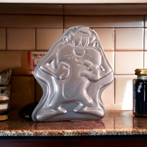Vintage Wilton Warner Bros. Tasmanian Devil Taz Cake Pan 1995