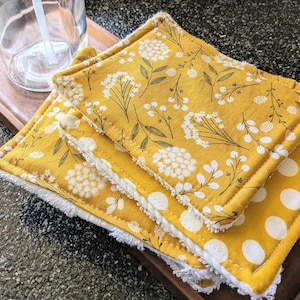 Afwasspons, herbruikbare keukenspons, mosterdgele bloemen en stippen, milieuvriendelijke vaatdoek, glad