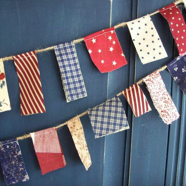 Patriotic Mini Scrappy Banner/ Fourth of July Bunting /Americana Garland/ Photo Prop en rouge, blanc et bleu vintage