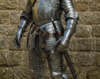 Mittelalterliche Rittervollrüstung: Kreuzritter Cosplay Kostüm