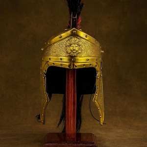 Mittelalterlicher Kreuzritter-Königshelm mit Medusa-Emblem, zu öffnende Kinnklappen, LARP-König