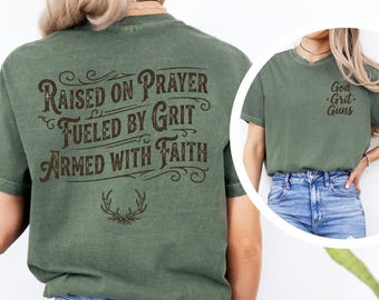 Country Girl Faith Shirt, God Grit Guns Tee, christelijk jachtshirt voor vrouwen, western grafisch T-shirt, comfort kleuren cowgirl cadeau