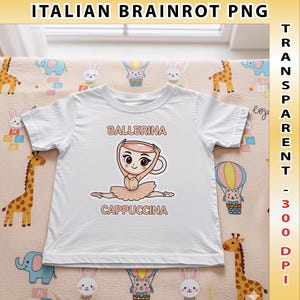Pode incluir: Camiseta branca com um desenho de bailarina em uma x&iacute;cara de caf&eacute;, com as palavras "BALLERINA CAPPUCCINA". A camiseta est&aacute; em uma superf&iacute;cie estampada com animais de desenho animado.