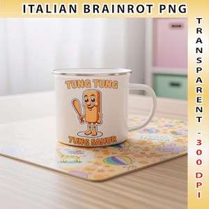 Pode incluir: Caneca esmaltada branca com um personagem de desenho animado segurando um taco de beisebol. A caneca tem as palavras "TUNG TUNG" e "TUNG SAHUR". A caneca est&aacute; em um tapete estampado.