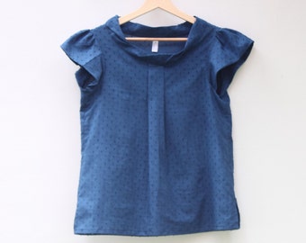 Women cotton top with pleat and ruffled sleeves. Sustainable clothing made in Italy.