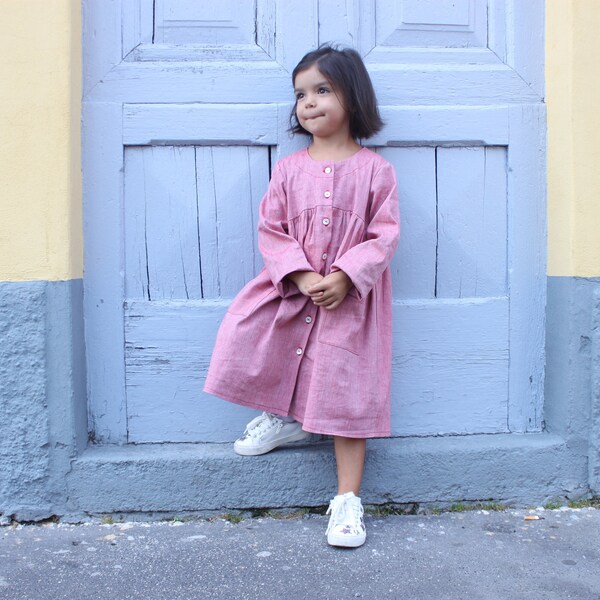 Kindergarten apron. Girls smock dress. Button up. Linen. Made in Italy.