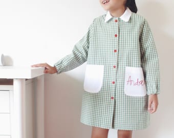 Kindergarten apron. School smock dress. Button up. Gingham 100% cotton. GOTS certified. More colors available. Made in Italy.