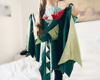 Capa de dragón para niños. Disfraz de dragón. Dos colores disponibles.