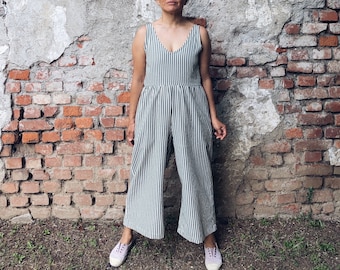 Striped jumpsuit. One piece. Sleeveless. Made to order
