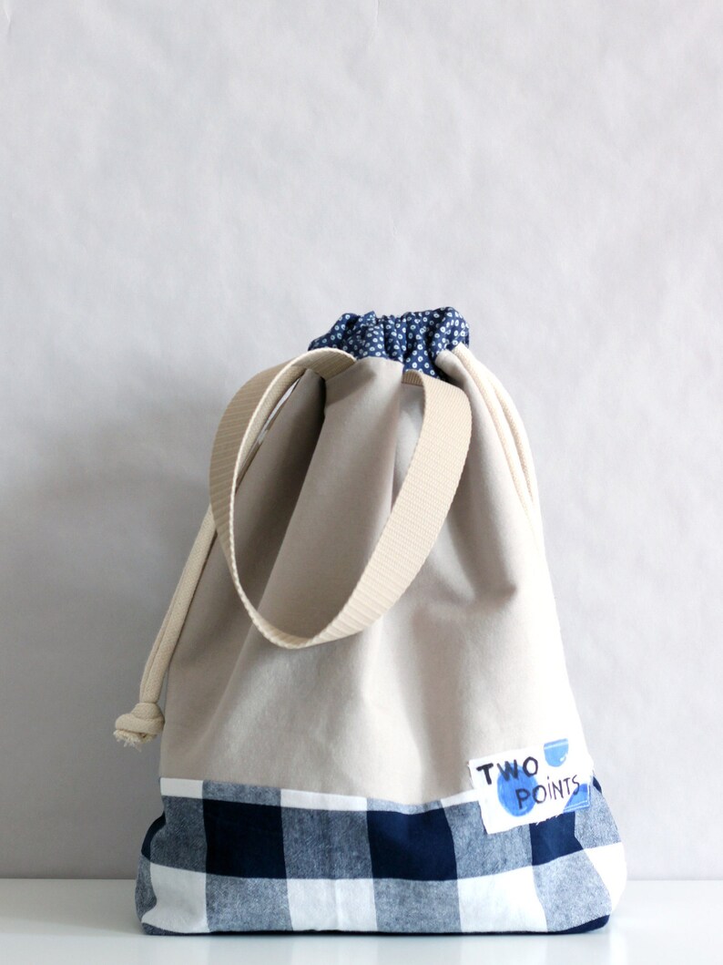 Drawstring bag with thick cords and preferably without a Drawstring bag with thick cords and preferably without a
