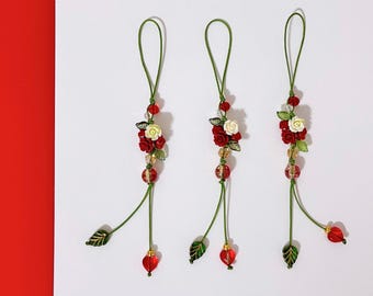 Breloque pour téléphone rose faite main