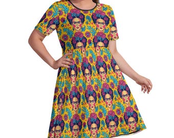 Plus Size Round-neck Short Sleeve Frida Khalo Dress with Pockets- Knee Length