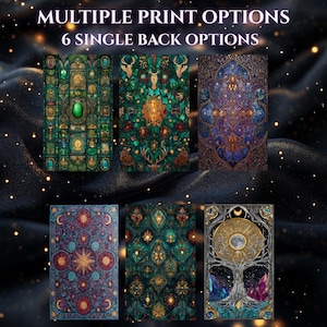 Pode incluir: Imagem com seis designs diferentes de cartas de tar&ocirc;. As cartas apresentam ilustra&ccedil;&otilde;es intrincadas e coloridas com temas de natureza, corpos celestes e padr&otilde;es geom&eacute;tricos. O texto na parte superior diz "MULTIPLE PRINT OPTIONS" e "6 SINGLE BACK OPTIONS".