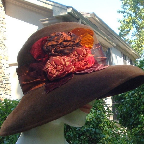 TREASURY ITEM Glorious Antique Wool Felt Hat With Amazing Satin Ribbonwork 1920s/30s