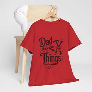 Camiseta "Papá Arreglando Cosas", Camiseta Divertida para Papá, Regalo del Día del Padre para el Esposo, Camiseta para Papá Manitas, Regalo para Papá DIY, Camiseta de Manitas, Camiseta de la Vida de Papá Red