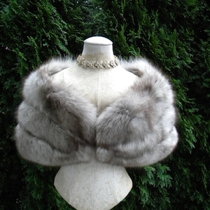 Pretty Blue Fox Fur Stole / Cape / Wrap / Real Fur / Wedding / Bride / Silver / Gray / Cream