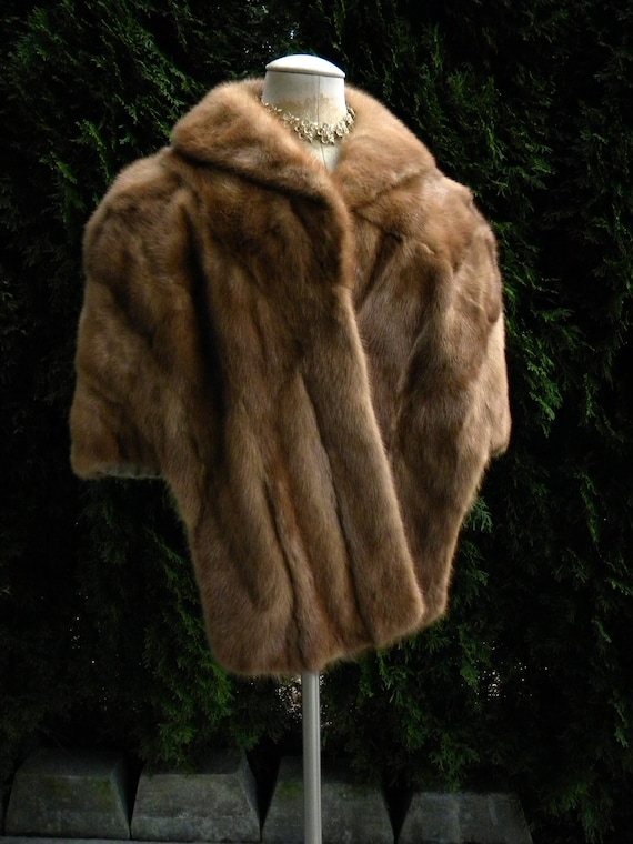 Pretty Natural Brown Mink Fur Stole / Cape / Wrap… - image 1