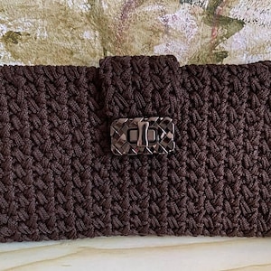 Große gehäkelte Brieftasche für Frauen, handgemachte braune lange Brieftasche mit Reißverschluss Münzfach, Kartenfächer, Geschenk für Sie