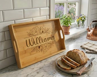 Bandeja para servir con nombre y diseño floral / Bandeja personalizada de bambú grabada