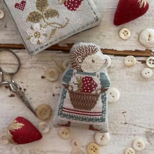 Novità! STACY NASH Pip 2 Design inclusi Serie Animal Crackers Tessuto di finitura opzionale su cottageneedle.com 2026 Nashville Market