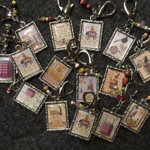 SCHÄFERBUCH Zufallsdesign Schere Fob bei Cottageneedle.com