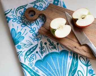 GINGIBER Blue Blossom Tea Towel at thecottageneedle.com Spring Mother's Day sewing kitchen decor