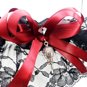 Vampire Wedding Garter in Red & Black with Crow Skull for Handfasting or Gothic, Halloween Wedding, Bridal Gift for Wiccan Wedding