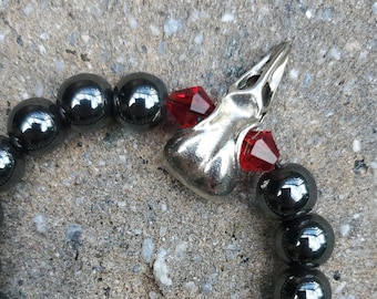 Raven Skull Bracelet with Red Eyes - Gothic Crow Skull Jewelry featuring Hematite Beads - Unisex Stretch Bracelet with Skull Charm