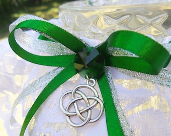 Green Celtic Garter Wedding Garter Set with Celtic Knot for Irish Wedding or Handfasting, Colors are Customizable, Great Bridal Gift