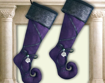 Handgemachter lila Kunst-Wildleder-Weihnachtsstrumpf: Gothic Yule Decor