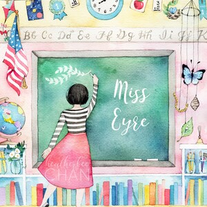Peut inclure: Une illustration aquarelle d'une sc&egrave;ne de classe avec une enseignante &eacute;crivant "Miss Eyre" sur un tableau noir. La salle de classe est d&eacute;cor&eacute;e de d&eacute;corations color&eacute;es, notamment une horloge, un globe terrestre et des &eacute;tag&egrave;res.