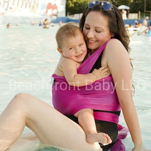 Portabebés Beachfront fabricado en EE. UU.: portabebés SEGURO para usar en la playa, la piscina, el parque acuático o en la ducha. Malla Passionberry (fucsia)