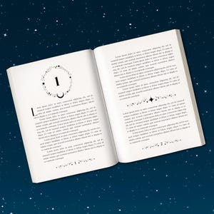 Puede incluir: Un libro abierto con páginas blancas sobre un fondo azul oscuro estrellado. La página izquierda presenta el número "1" dentro de un diseño floral circular. La página derecha tiene una línea decorativa con estrellas y el número "2".