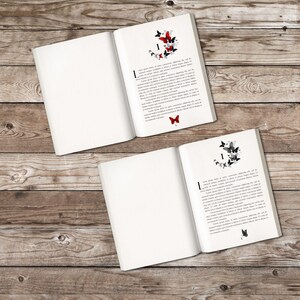 Puede incluir: Dos libros abiertos con páginas blancas en blanco se muestran sobre una superficie de madera. Un libro presenta una página con texto y un diseño de mariposa en rojo y negro. El otro libro tiene un diseño similar en negro.
