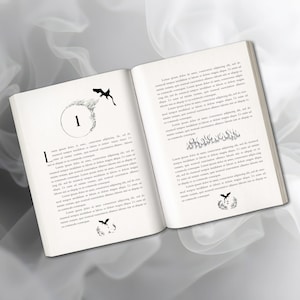 Puede incluir: Un libro abierto con páginas blancas, con ilustraciones negras de dragones y llamas. La página izquierda tiene el número "1" dentro de un círculo, y la página derecha el número "2" con un dragón. El libro está sobre un fondo gris suave.