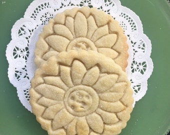 Sugar Cookies with Sunflower design, simply delightful Sugar Cookies, perfect event cookie, gift for special people, vanilla almond Cookie !