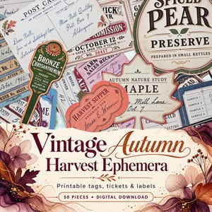 Op de afbeelding: Een verzameling papier-ephemera in vintage-stijl met herfstthema labels, tickets en etiketten. De set bevat ontwerpen zoals een Bronze Chrysanthemum plantenmarker, een pompoenvormig Harvest Supper label en een esdoornblad natuurstudie label.
