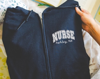 Sudadera con capucha y cremallera Gildan con logotipo bordado personalizado: Uniforme personalizado
