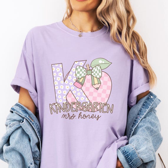 Personalized Kindergarten Teacher Shirt: Comfort Colors Tee with Apple & Bow