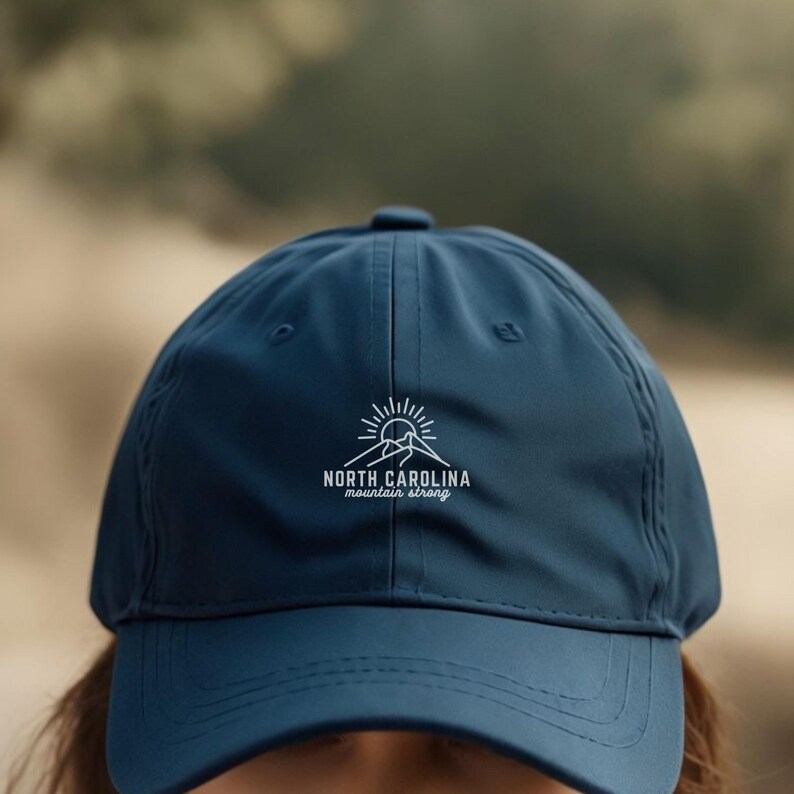 Mountain Strong North Carolina pappahatt: Broderad bomullskeps Navy